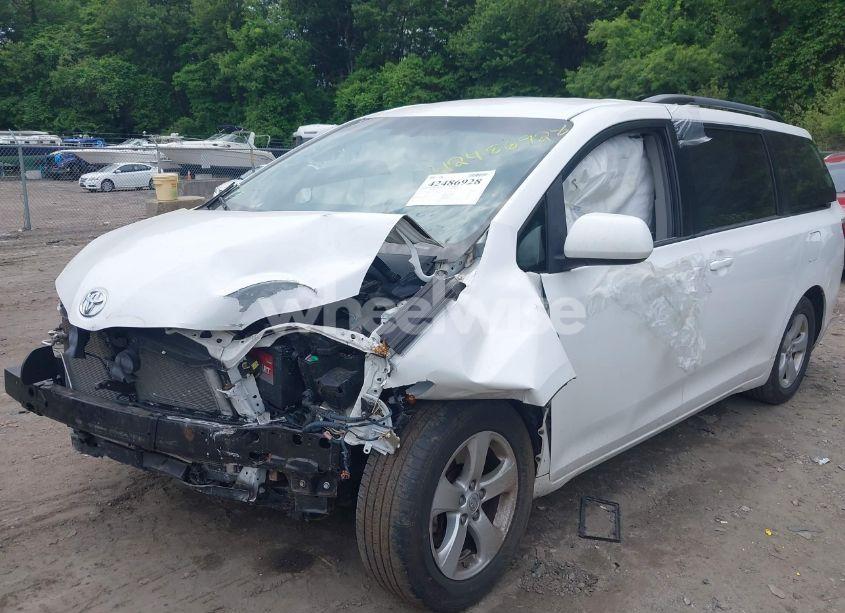 Photo 2 of 2015 Toyota Sienna LE 8 PASSENGER (VIN 5TDKK3DC3FS685710)