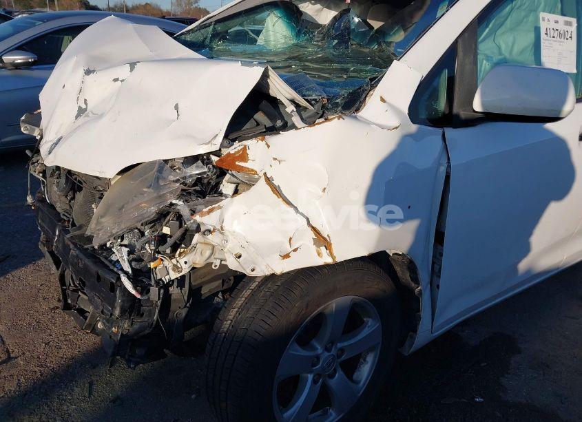 Photo 6 of 2016 Toyota Sienna LE 8 PASSENGER (VIN 5TDKK3DC3GS694926)