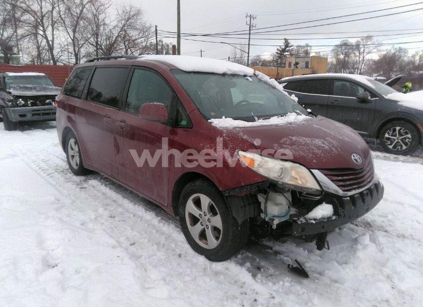 2016 Toyota Sienna LE 8 PASSENGER (VIN 5TDKK3DC3GS716259) main photo