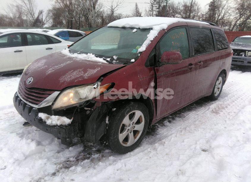 Photo 2 of 2016 Toyota Sienna LE 8 PASSENGER (VIN 5TDKK3DC3GS716259)