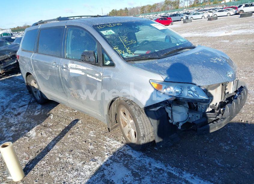 2016 Toyota Sienna LE 8 PASSENGER (VIN 5TDKK3DC3GS718142) main photo