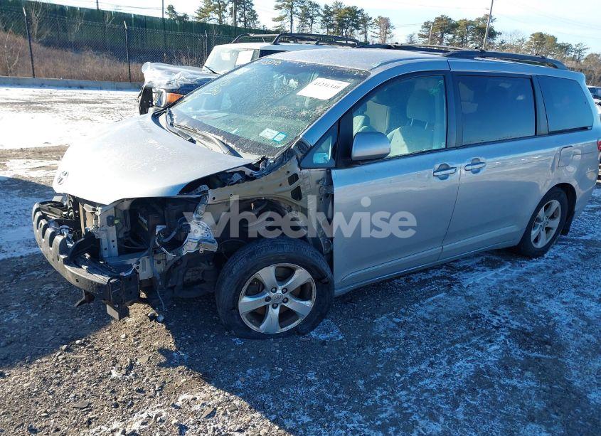 Photo 2 of 2016 Toyota Sienna LE 8 PASSENGER (VIN 5TDKK3DC3GS718142)