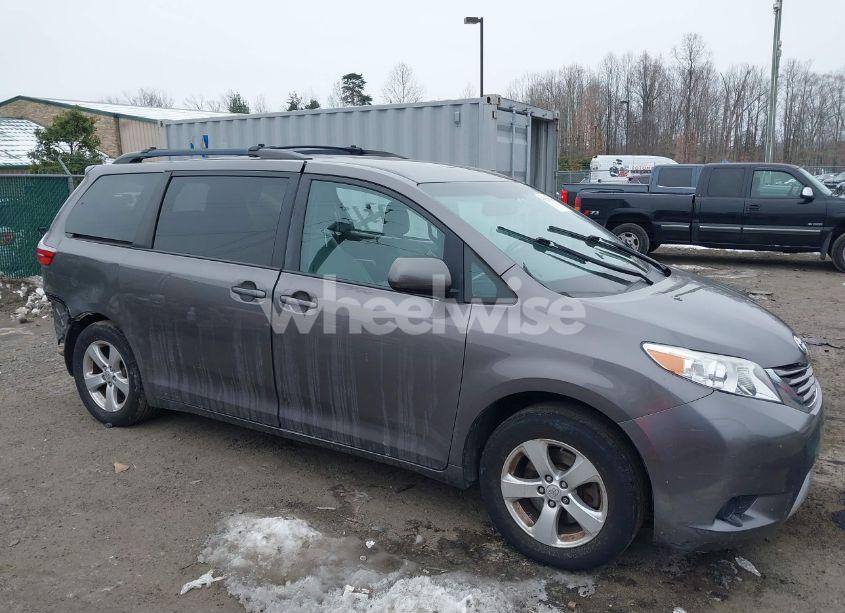 2016 Toyota Sienna LE 8 PASSENGER (VIN 5TDKK3DC3GS734860) main photo