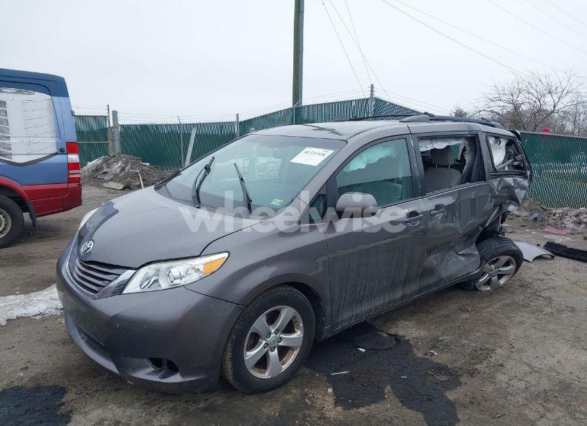 Photo 2 of 2016 Toyota Sienna LE 8 PASSENGER (VIN 5TDKK3DC3GS734860)