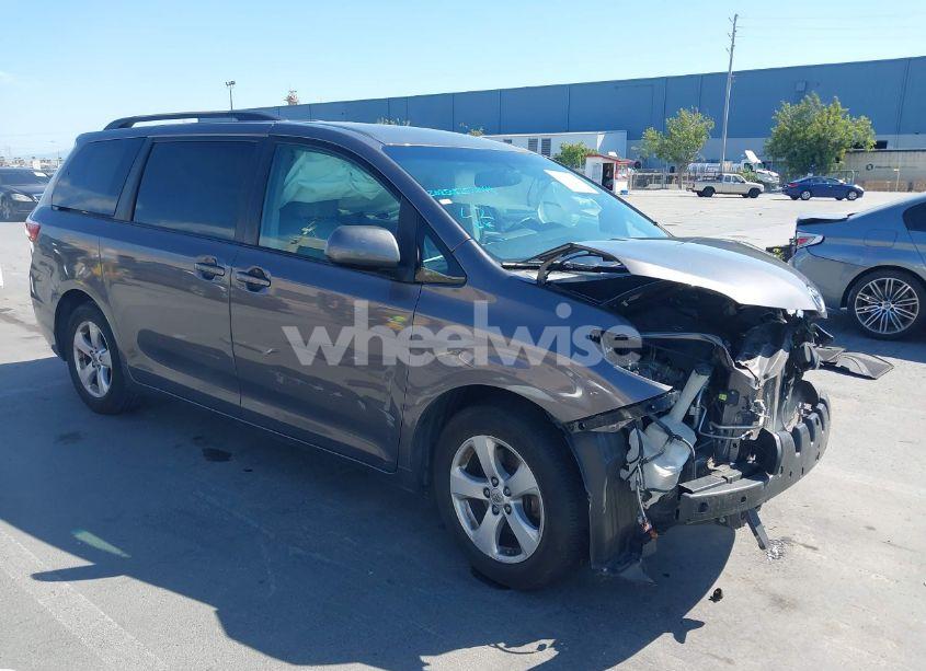 2016 Toyota Sienna LE 8 PASSENGER (VIN 5TDKK3DC3GS759709) main photo