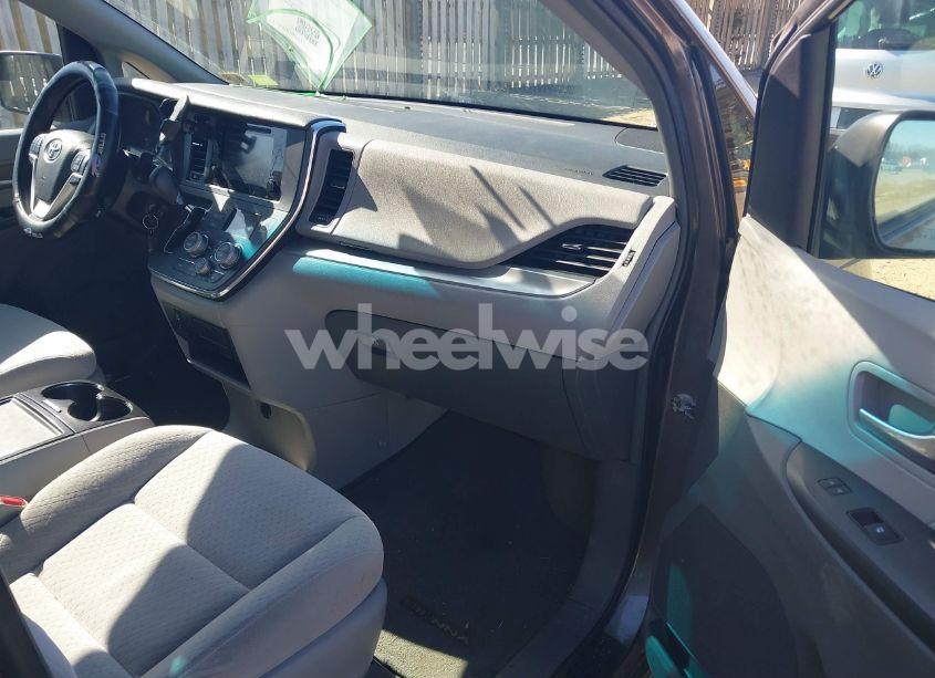 Photo 5 of 2016 Toyota Sienna LE 8 PASSENGER (VIN 5TDKK3DC3GS765784)