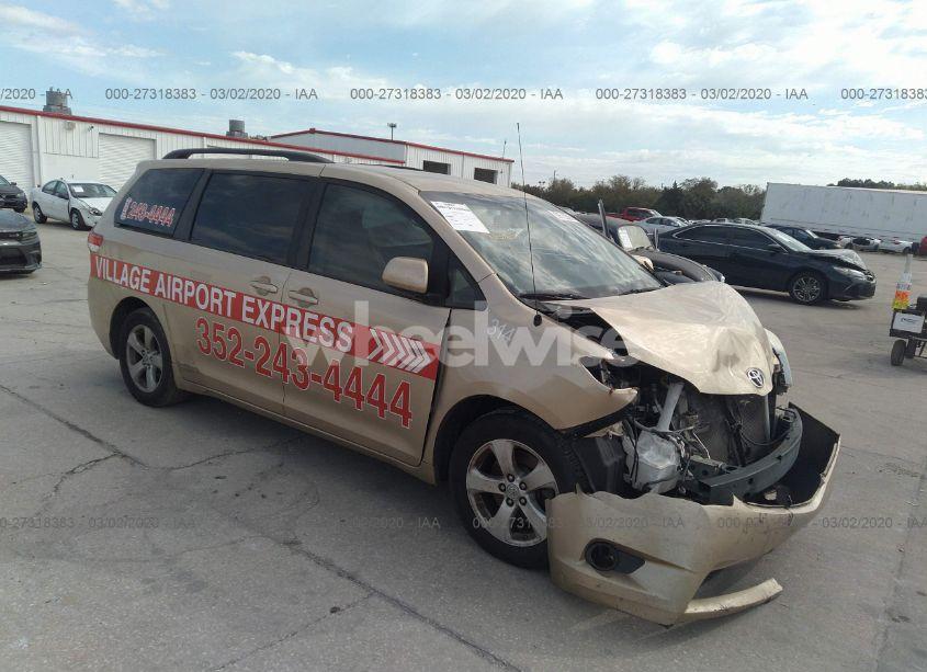 2011 Toyota Sienna LE V6 (VIN 5TDKK3DC4BS005257) main photo