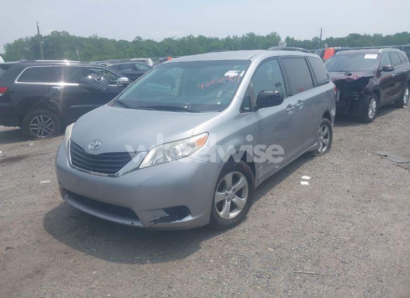 Photo 2 of 2011 Toyota Sienna LE V6 (VIN 5TDKK3DC4BS013309)