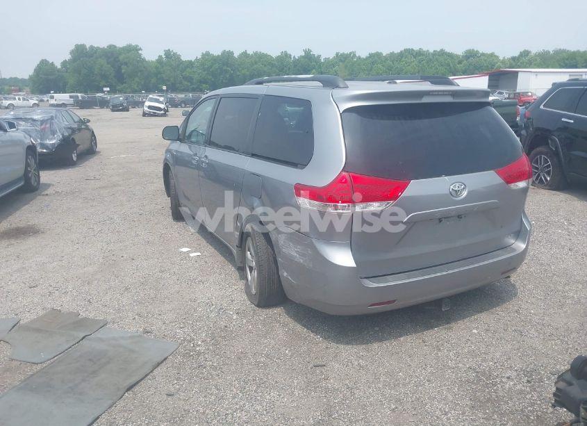 Photo 3 of 2011 Toyota Sienna LE V6 (VIN 5TDKK3DC4BS013309)