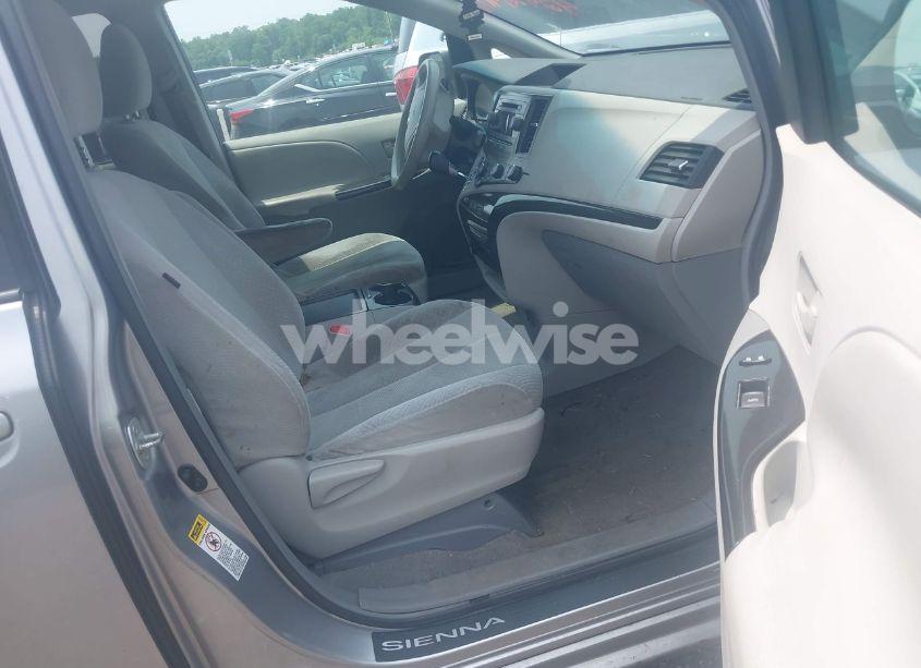 Photo 5 of 2011 Toyota Sienna LE V6 (VIN 5TDKK3DC4BS013309)