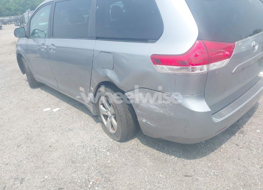 Photo 6 of 2011 Toyota Sienna LE V6 (VIN 5TDKK3DC4BS013309)