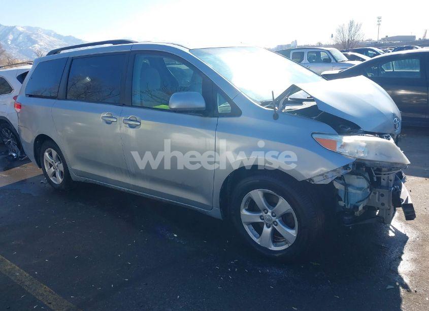 2011 Toyota Sienna LE V6 (VIN 5TDKK3DC4BS019594) main photo