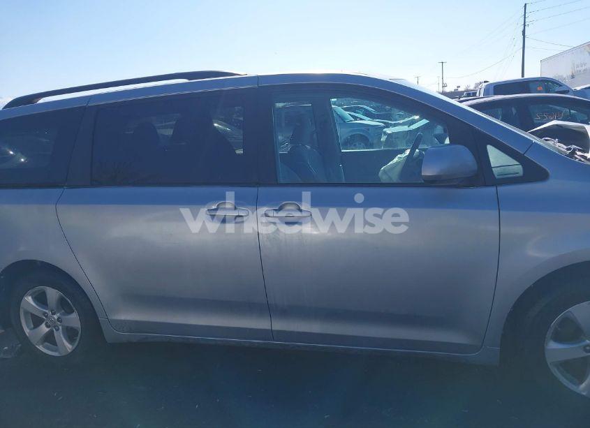 Photo 14 of 2011 Toyota Sienna LE V6 (VIN 5TDKK3DC4BS019594)