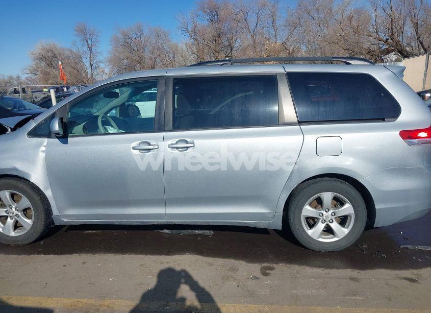Photo 15 of 2011 Toyota Sienna LE V6 (VIN 5TDKK3DC4BS019594)