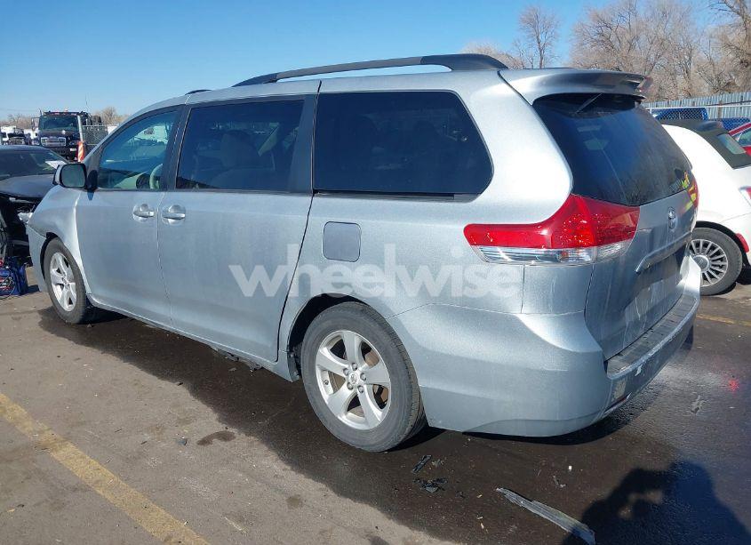 Photo 3 of 2011 Toyota Sienna LE V6 (VIN 5TDKK3DC4BS019594)