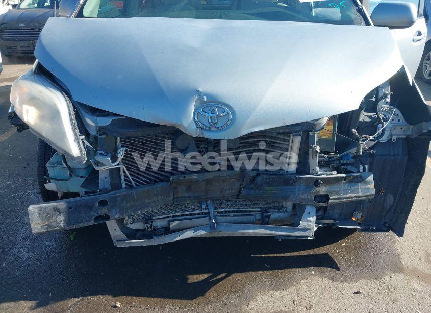 Photo 6 of 2011 Toyota Sienna LE V6 (VIN 5TDKK3DC4BS019594)