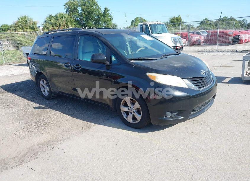 2011 Toyota Sienna LE V6 (VIN 5TDKK3DC4BS028084) main photo