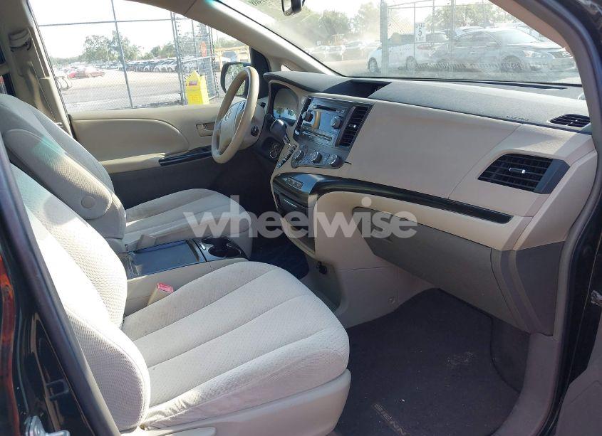 Photo 5 of 2011 Toyota Sienna LE V6 (VIN 5TDKK3DC4BS028084)