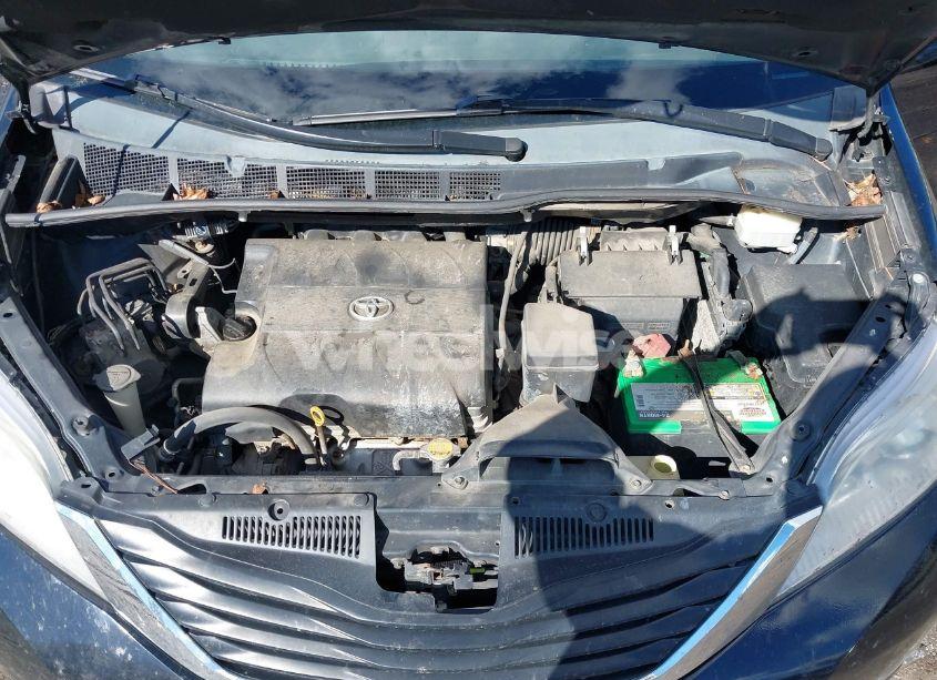 Photo 10 of 2011 Toyota Sienna LE V6 (VIN 5TDKK3DC4BS038839)