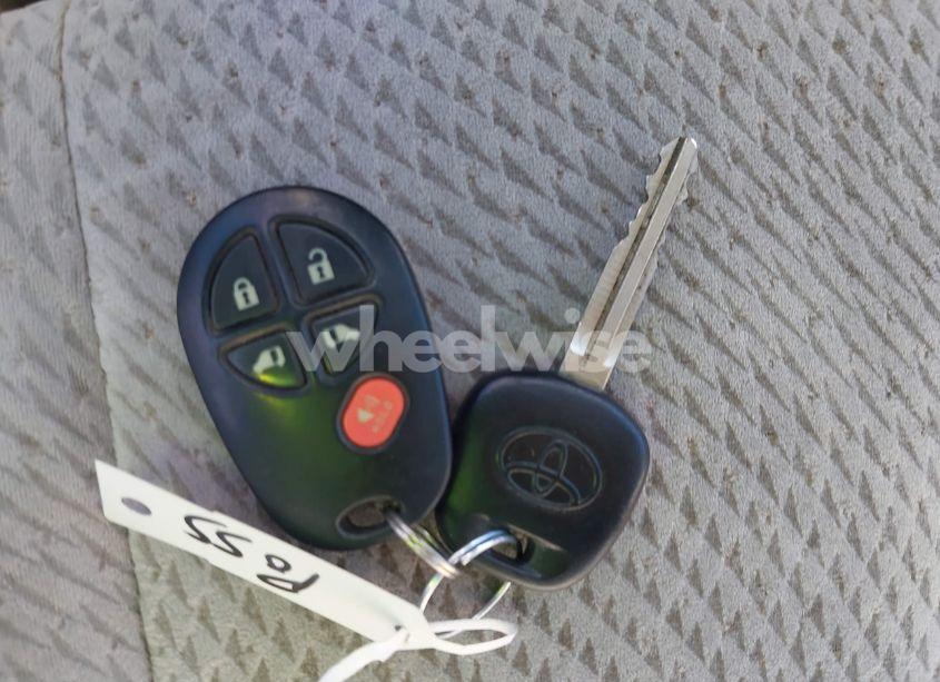 Photo 11 of 2011 Toyota Sienna LE V6 (VIN 5TDKK3DC4BS038839)