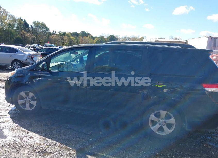 Photo 15 of 2011 Toyota Sienna LE V6 (VIN 5TDKK3DC4BS038839)