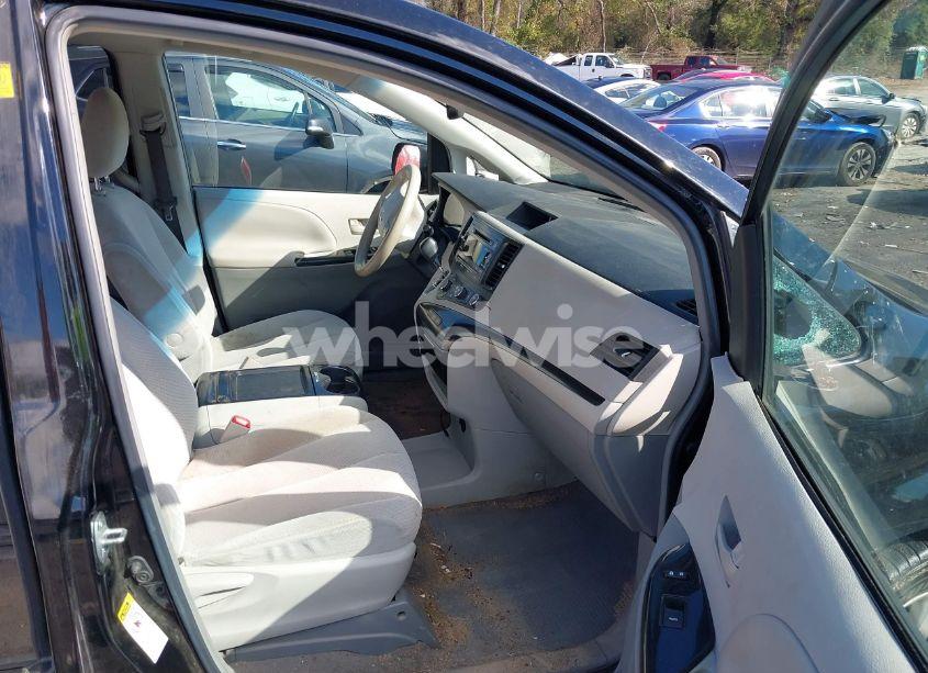 Photo 5 of 2011 Toyota Sienna LE V6 (VIN 5TDKK3DC4BS038839)