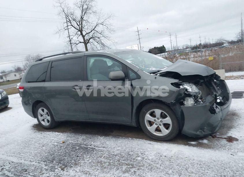 Photo 13 of 2011 Toyota Sienna LE V6 (VIN 5TDKK3DC4BS038985)