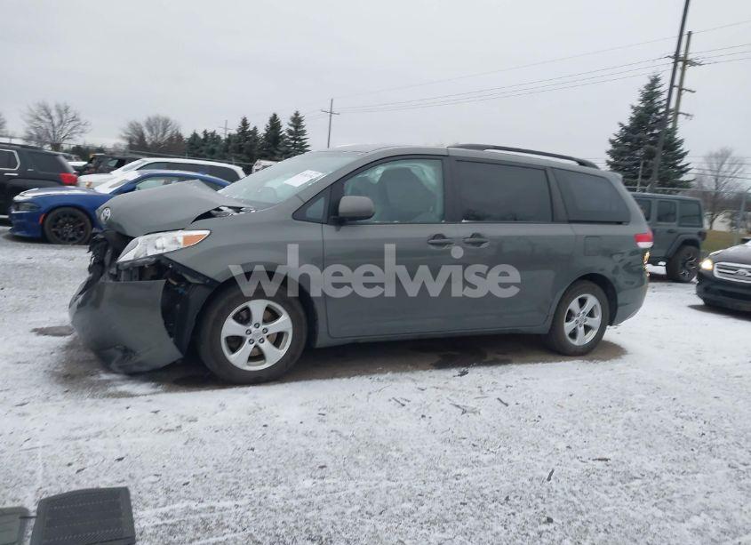 Photo 14 of 2011 Toyota Sienna LE V6 (VIN 5TDKK3DC4BS038985)