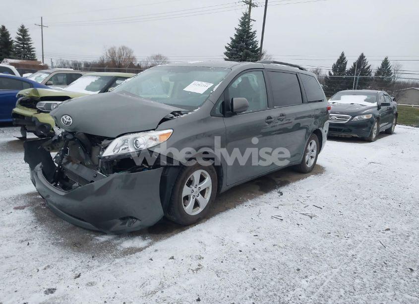 Photo 2 of 2011 Toyota Sienna LE V6 (VIN 5TDKK3DC4BS038985)