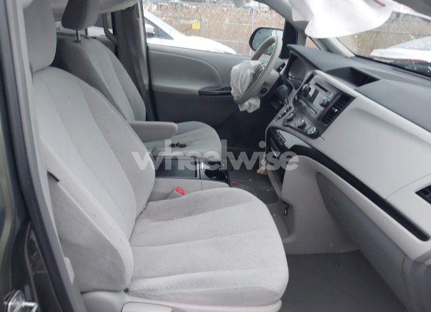 Photo 5 of 2011 Toyota Sienna LE V6 (VIN 5TDKK3DC4BS038985)