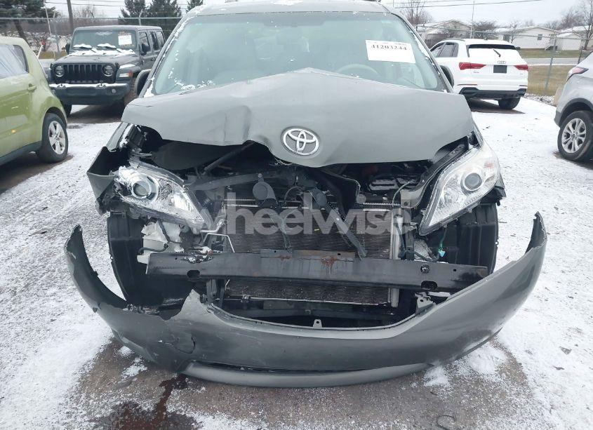 Photo 6 of 2011 Toyota Sienna LE V6 (VIN 5TDKK3DC4BS038985)