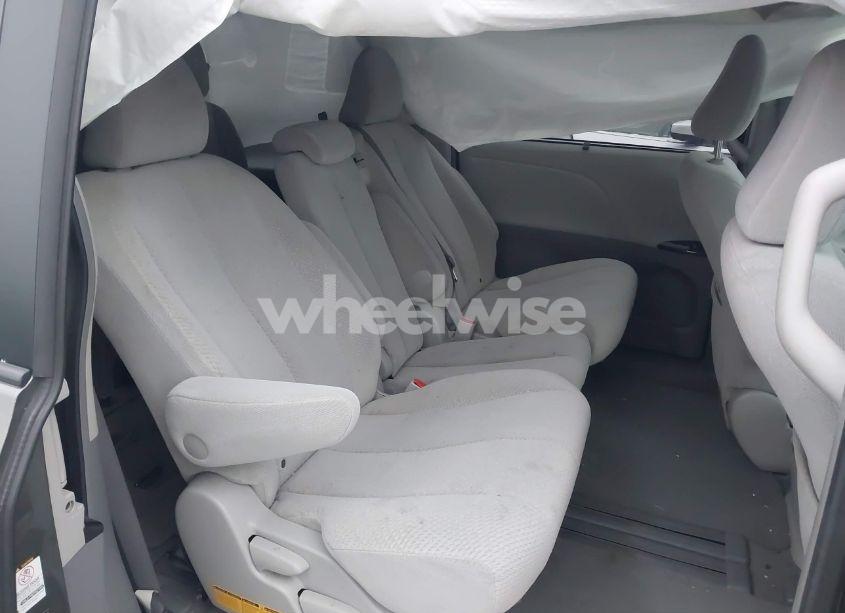 Photo 8 of 2011 Toyota Sienna LE V6 (VIN 5TDKK3DC4BS038985)