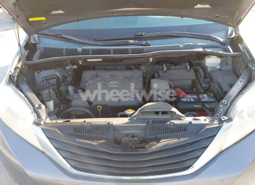 Photo 10 of 2011 Toyota Sienna LE V6 (VIN 5TDKK3DC4BS084686)