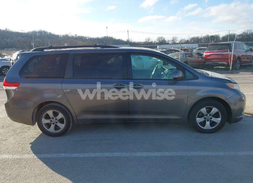 Photo 13 of 2011 Toyota Sienna LE V6 (VIN 5TDKK3DC4BS084686)