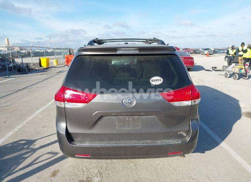 Photo 16 of 2011 Toyota Sienna LE V6 (VIN 5TDKK3DC4BS084686)