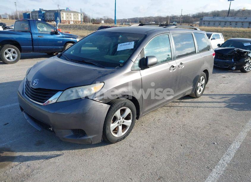 Photo 2 of 2011 Toyota Sienna LE V6 (VIN 5TDKK3DC4BS084686)