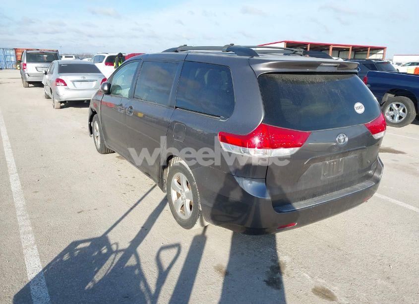 Photo 3 of 2011 Toyota Sienna LE V6 (VIN 5TDKK3DC4BS084686)