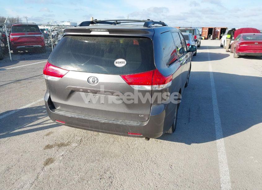 Photo 4 of 2011 Toyota Sienna LE V6 (VIN 5TDKK3DC4BS084686)