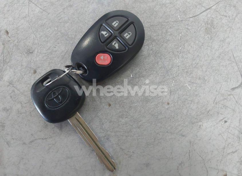 Photo 11 of 2011 Toyota Sienna LE V6 (VIN 5TDKK3DC4BS114821)