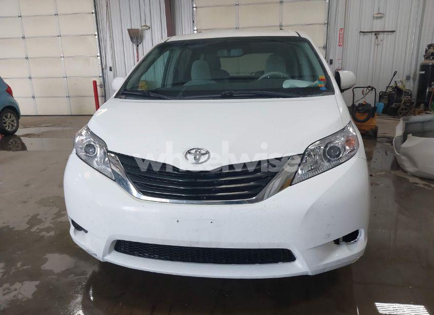 Photo 13 of 2011 Toyota Sienna LE V6 (VIN 5TDKK3DC4BS114821)