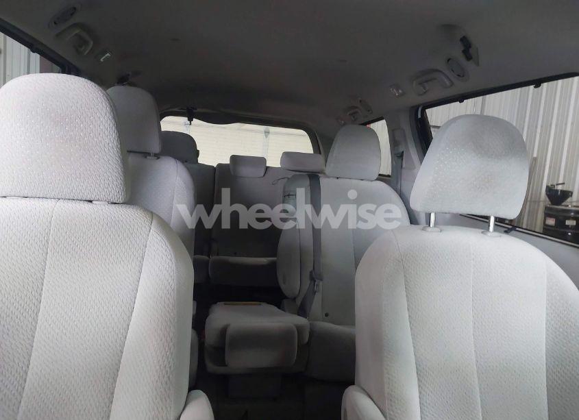 Photo 17 of 2011 Toyota Sienna LE V6 (VIN 5TDKK3DC4BS114821)