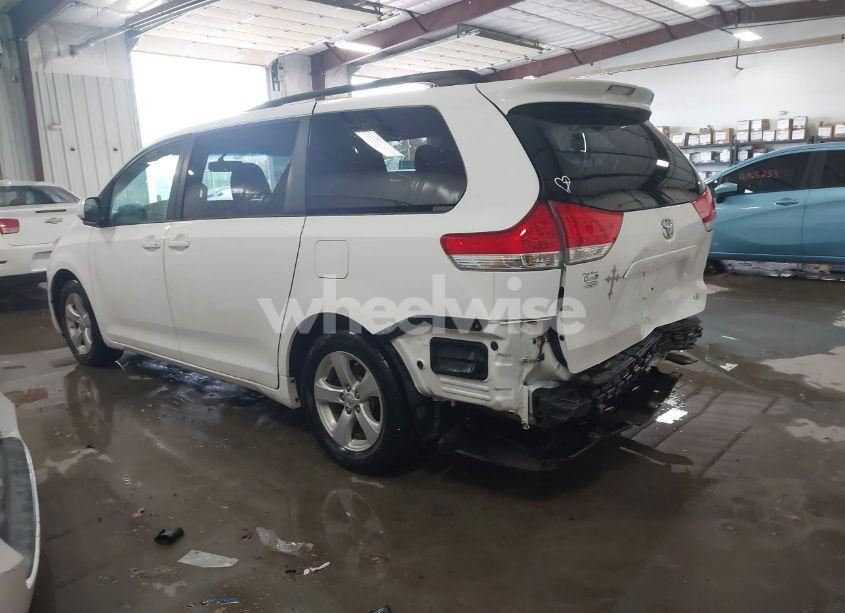 Photo 3 of 2011 Toyota Sienna LE V6 (VIN 5TDKK3DC4BS114821)