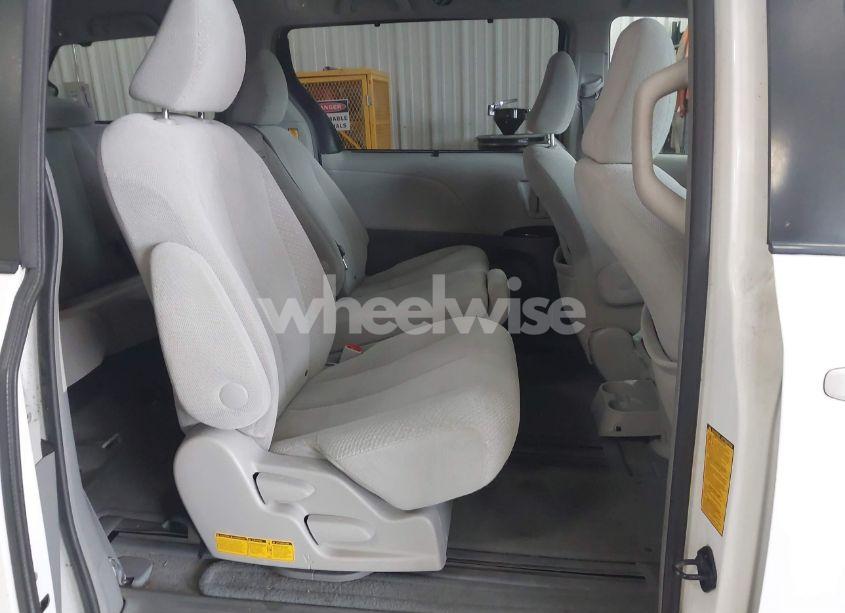 Photo 8 of 2011 Toyota Sienna LE V6 (VIN 5TDKK3DC4BS114821)