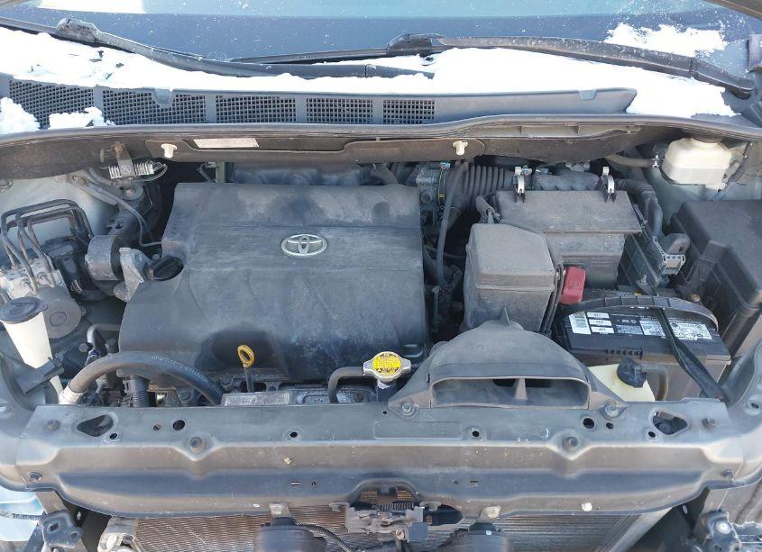 Photo 10 of 2011 Toyota Sienna LE V6 (VIN 5TDKK3DC4BS115564)
