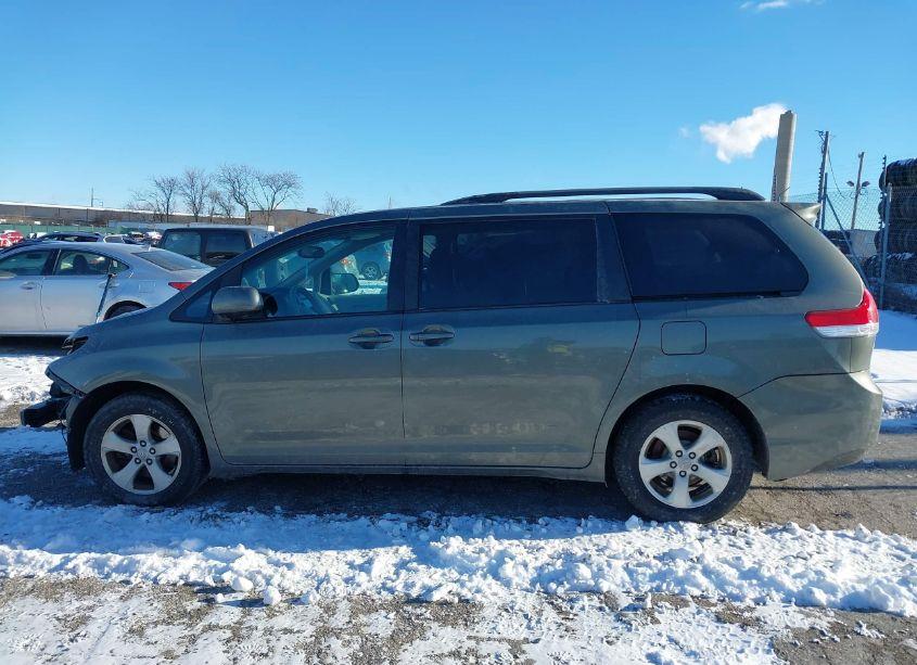 Photo 14 of 2011 Toyota Sienna LE V6 (VIN 5TDKK3DC4BS115564)