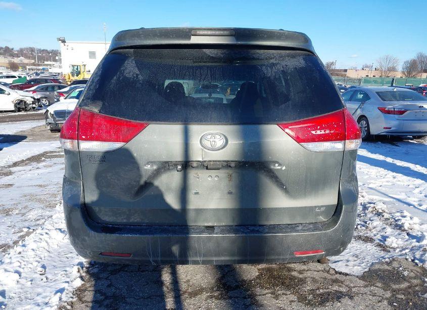 Photo 16 of 2011 Toyota Sienna LE V6 (VIN 5TDKK3DC4BS115564)