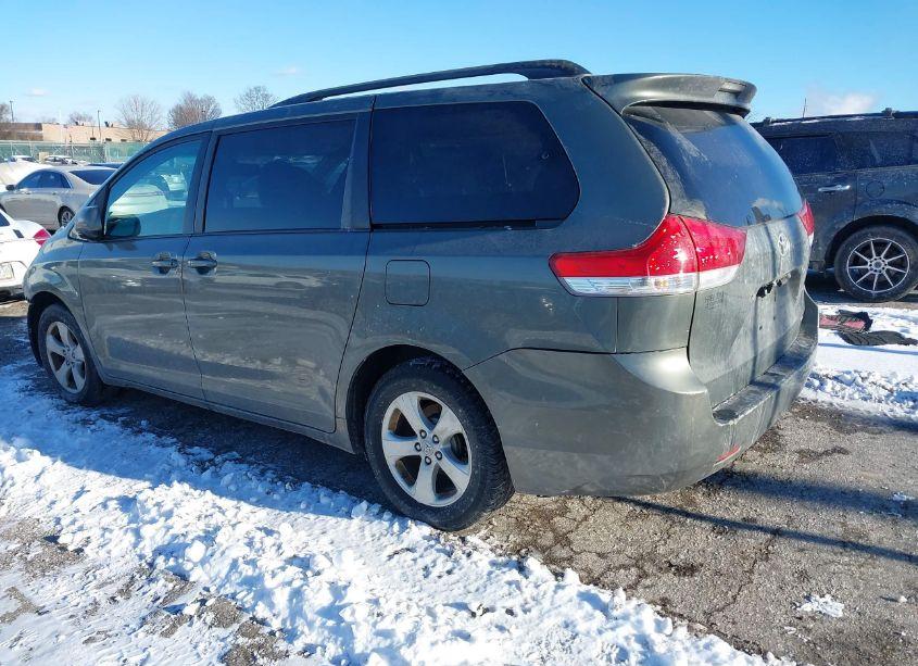 Photo 3 of 2011 Toyota Sienna LE V6 (VIN 5TDKK3DC4BS115564)