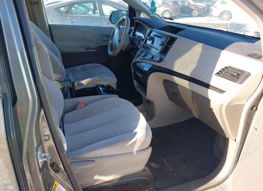 Photo 5 of 2011 Toyota Sienna LE V6 (VIN 5TDKK3DC4BS115564)