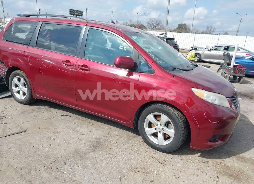2011 Toyota Sienna LE V6 (VIN 5TDKK3DC4BS120974) main photo