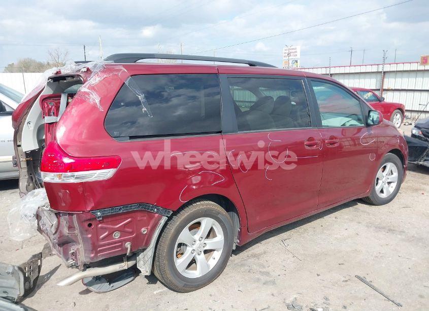 Photo 4 of 2011 Toyota Sienna LE V6 (VIN 5TDKK3DC4BS120974)